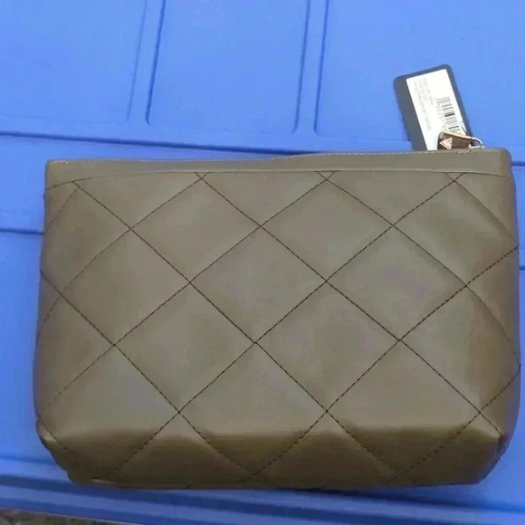 Guess travel bag - Picture 2 of 7